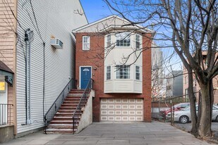 132 Morris St in Jersey City, NJ - Building Photo