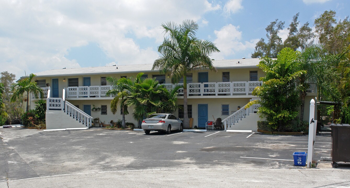 Coral Ridge Isles Apartments in Fort Lauderdale, FL - Building Photo