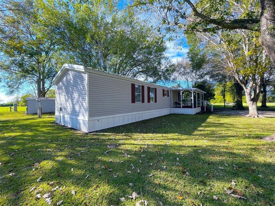 13302 Pleasant Way Rd in Alvin, TX - Building Photo