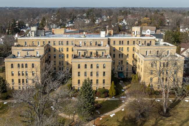 Calton Court in New Rochelle, NY - Building Photo - Building Photo