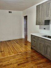 5031 N Harding Ave, Unit 3W in Chicago, IL - Building Photo - Building Photo