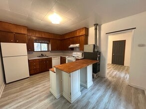 301 N Dennis St in Ellensburg, WA - Building Photo - Building Photo