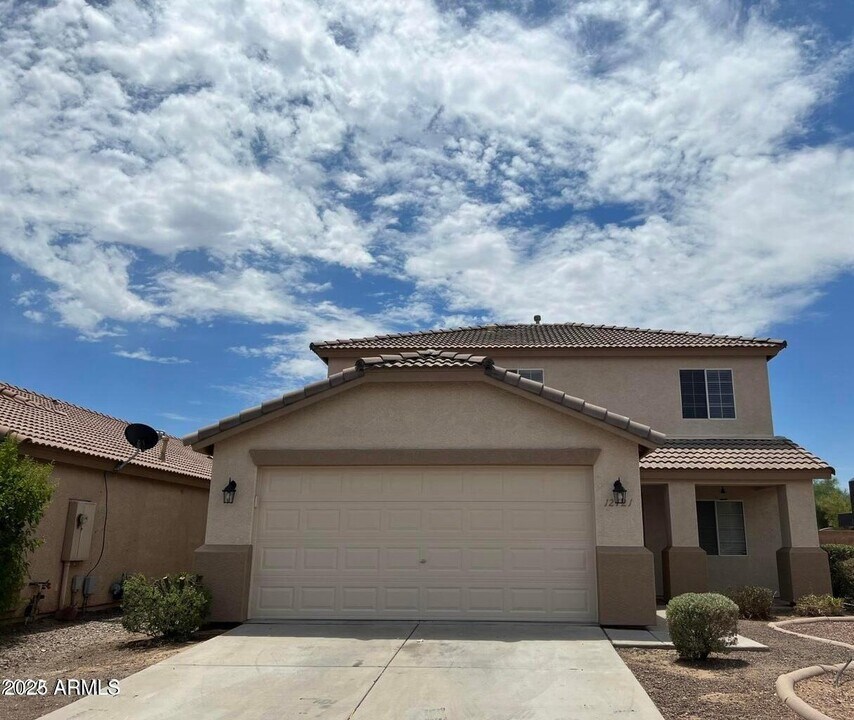 12421 W Pershing St in El Mirage, AZ - Building Photo