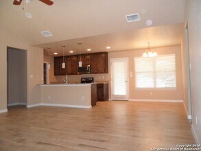 606 Mockingbird Cove in Spring Branch, TX - Foto de edificio - Building Photo