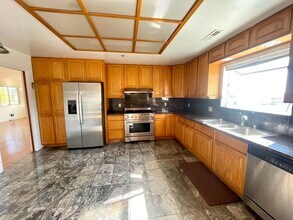 728 Brooklyn Ave in Oakland, CA - Building Photo - Building Photo