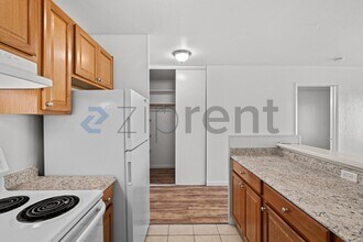 100 Village Dr in Brentwood, CA - Building Photo - Building Photo