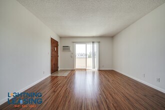 17348 Burbank Blvd in Los Angeles, CA - Building Photo - Building Photo