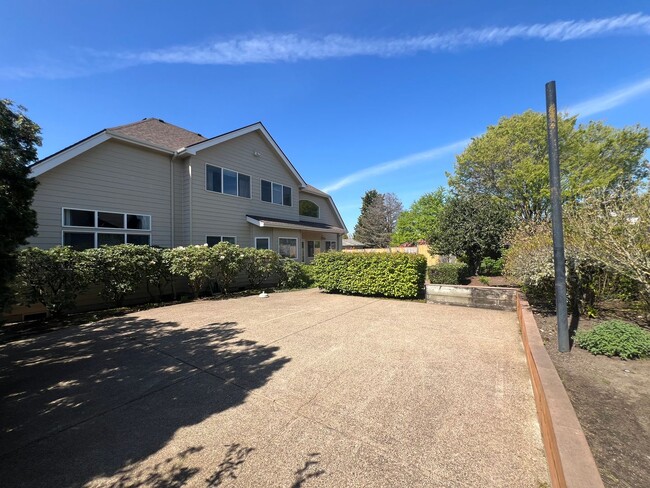 1770 River Pointe Loop in Eugene, OR - Foto de edificio - Building Photo