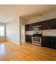 3811 W Hirsch St, Unit 2 in Chicago, IL - Building Photo