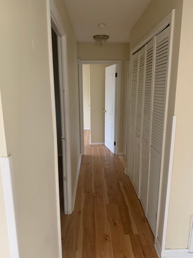 2227 Liverpool Ln in Louisville, KY - Building Photo - Building Photo