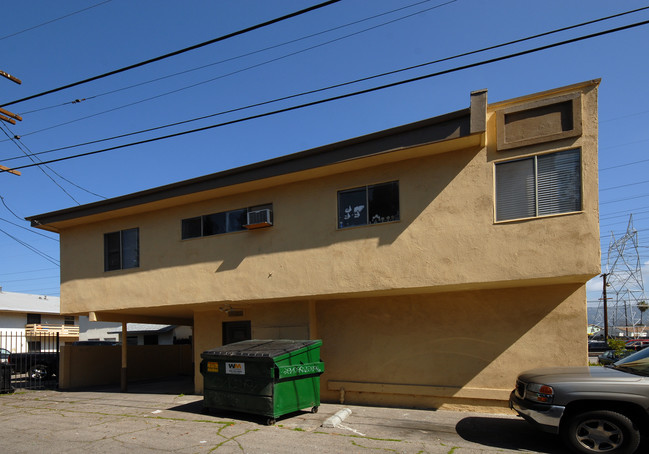 5851 Whitnall Hwy in North Hollywood, CA - Foto de edificio - Other