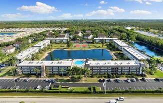 1024 Manatee Rd, Unit C207 in Naples, FL - Building Photo