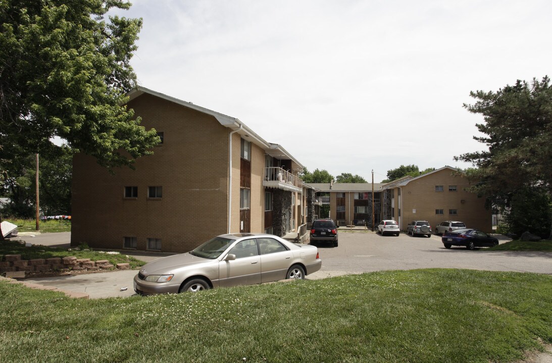 Benson Apartments in Omaha, NE - Building Photo