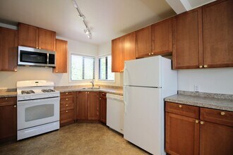 717 Charles St, Unit #B in Santa Rosa, CA - Building Photo - Building Photo