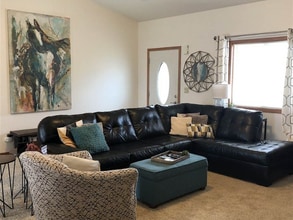 208 Northfield Rd in Manhattan, KS - Foto de edificio - Building Photo