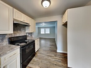 7745 Madrid Ave in Birmingham, AL - Foto de edificio - Building Photo