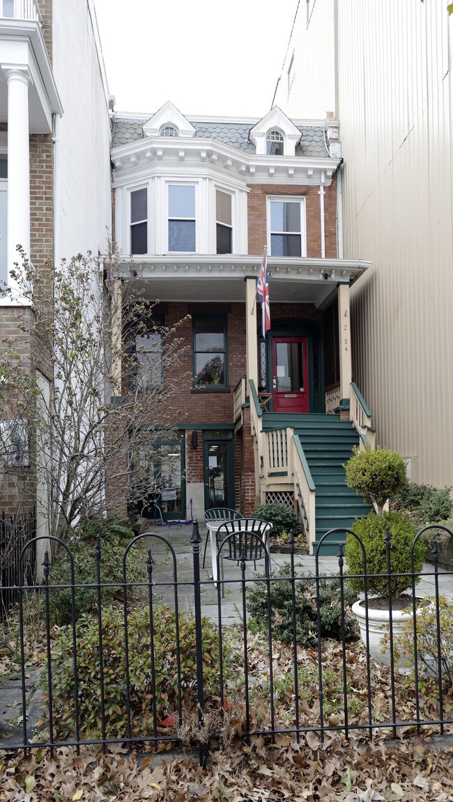 2134 Wisconsin Ave NW