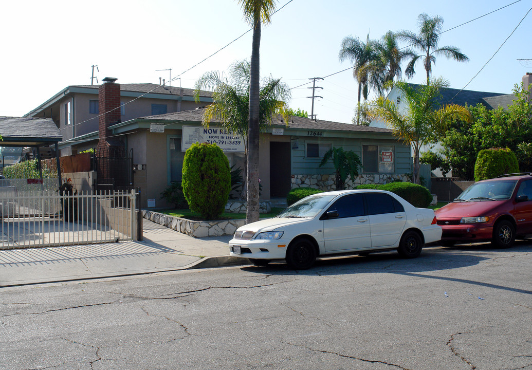 12644 York Ave in Hawthorne, CA - Building Photo