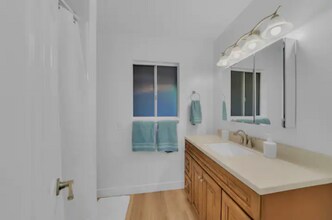 302 Avenida Del Mar in San Clemente, CA - Foto de edificio - Building Photo