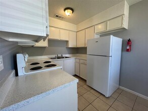 2700 Sunny Ln in Taylor, TX - Building Photo - Building Photo