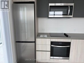 5858 Yonge St in Toronto, ON - Building Photo - Building Photo