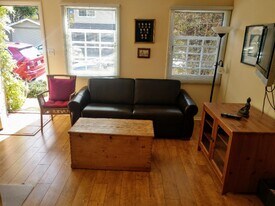 2321 2nd St, Unit #2 in Santa Monica, CA - Building Photo