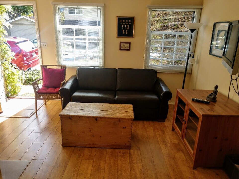 2321 2nd St, Unit #2 in Santa Monica, CA - Building Photo