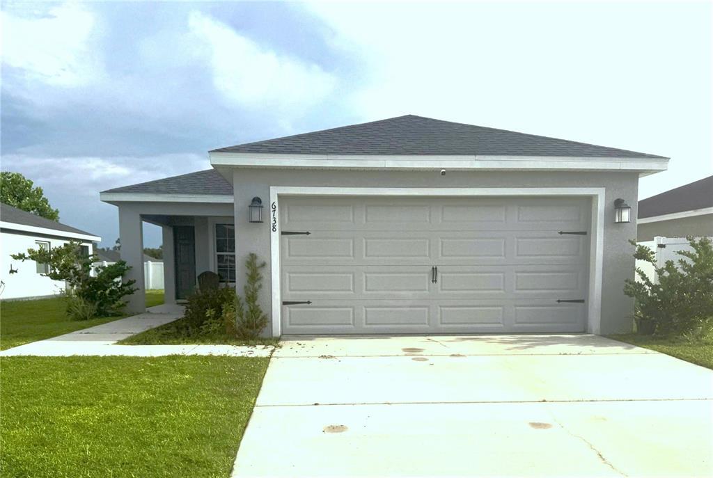 6738 Hanworth Ln in Zephyrhills, FL - Building Photo
