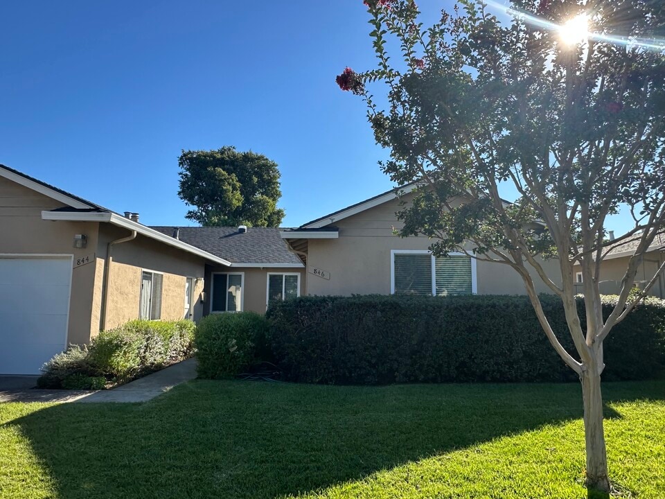 844 Coolidge Ave in Sunnyvale, CA - Foto de edificio