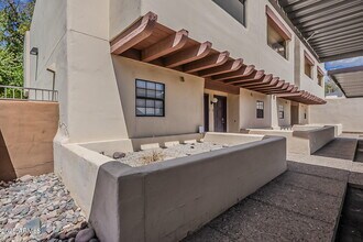 1028 S Ash Ave in Tempe, AZ - Building Photo - Building Photo