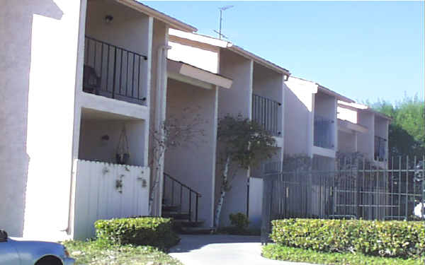 Colony Square Apartments in La Mesa, CA - Building Photo - Building Photo