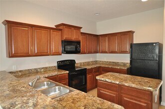 929 Krenson Woods Rd in Lakeland, FL - Building Photo - Building Photo