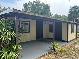 1481 Nocatee St in Intercession City, FL - Building Photo