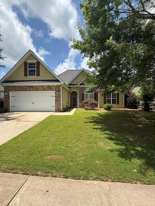367 Stillwood Dr in Newnan, GA - Foto de edificio