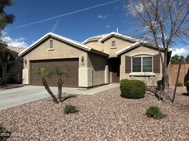 2190 E Hazeltine Way in Gilbert, AZ - Building Photo
