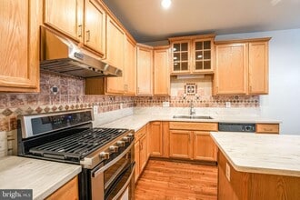 7683 Henry Knox Dr in Lorton, VA - Building Photo - Building Photo