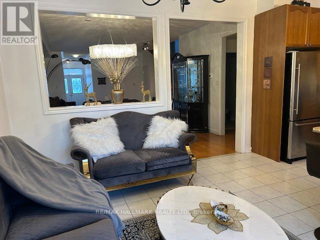 531 Reeves Way Blvd in Whitchurch-Stouffville, ON - Building Photo - Building Photo