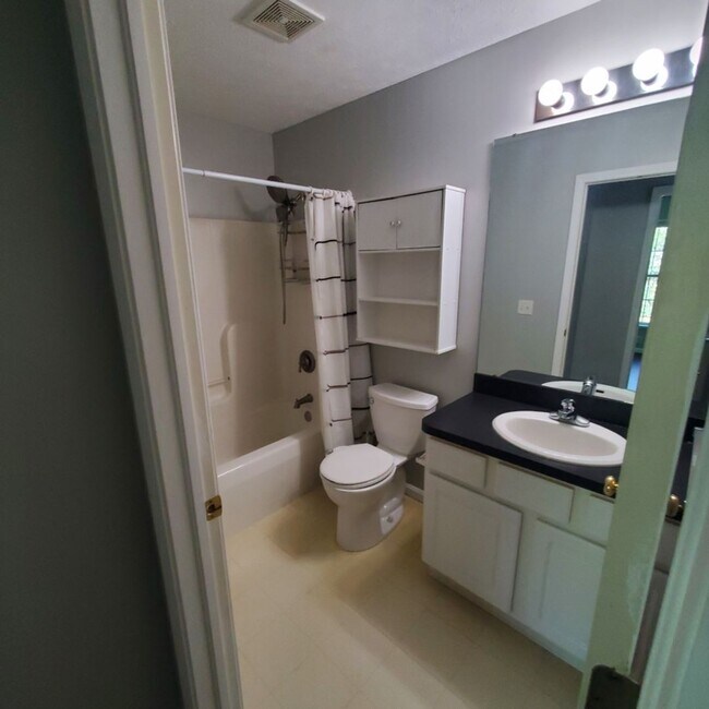 2643 Wyndgate Ct in Westlake, OH - Building Photo - Building Photo