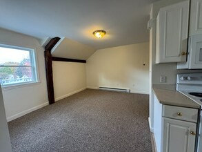 4f Therese Rd in Salem, NH - Building Photo - Building Photo