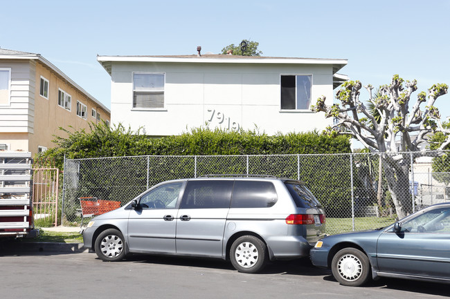 7919 Kester Ave in Panorama City, CA - Building Photo - Building Photo