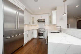 620 W Boston Post Rd, Unit 2 in Mamaroneck, NY - Building Photo - Building Photo