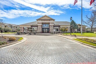 Las Brisas Apartment Homes in Round Rock, TX - Building Photo - Building Photo