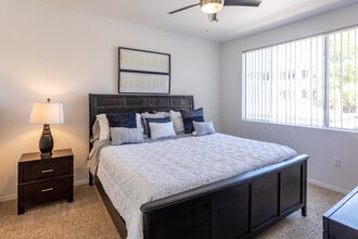 Red Rox Villas in Phoenix, AZ - Foto de edificio - Interior Photo