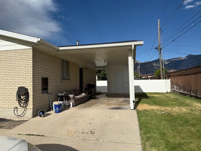 813 S 75 E St, Unit Room One in Orem, UT - Building Photo - Building Photo