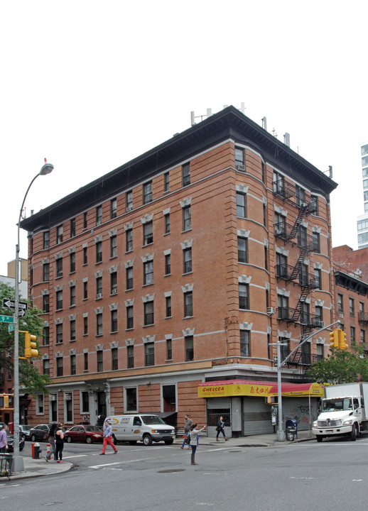 229-231 W Ninth Ave in New York, NY - Building Photo