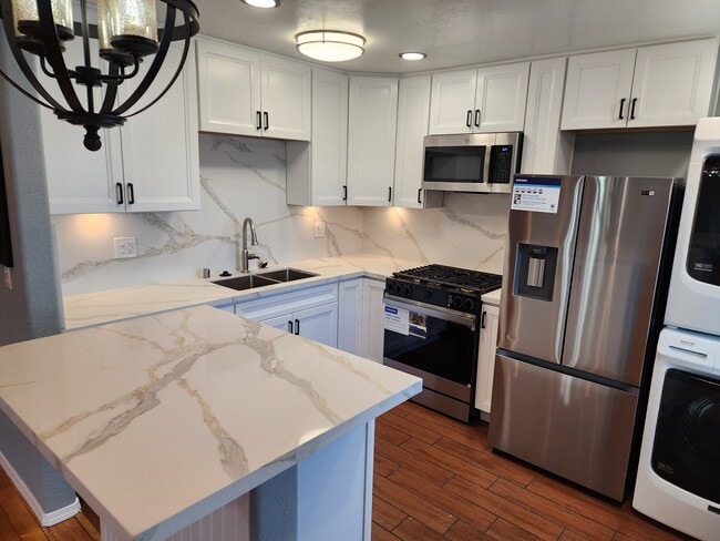 3784 Keating St, Unit 3784