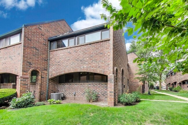 property at 821 S Racine Ave