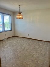 4024 Canterbury Dr, Unit 4028 in Erie, PA - Foto de edificio - Building Photo