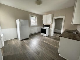 210 Duke St W in Saint John, NB - Building Photo