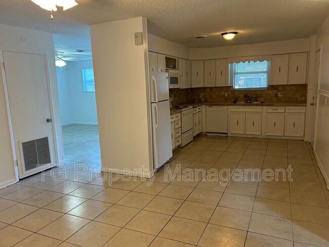 3914 Rodby Dr in Jacksonville, FL - Building Photo - Building Photo